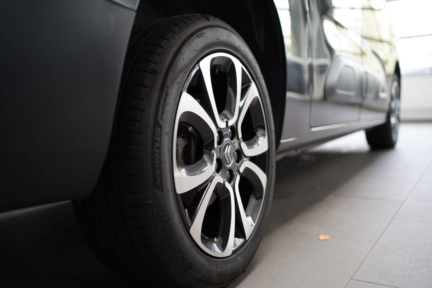 Fahrzeugabbildung Citroën Berlingo XL BlueHDi 130 Shine Standheizung AHK