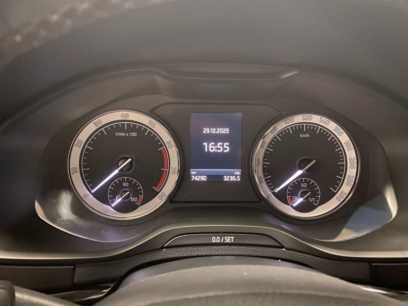 Fahrzeugabbildung SKODA Karoq 1.5 TSI Style+AHK schwenk+LED+NAVIGATION+