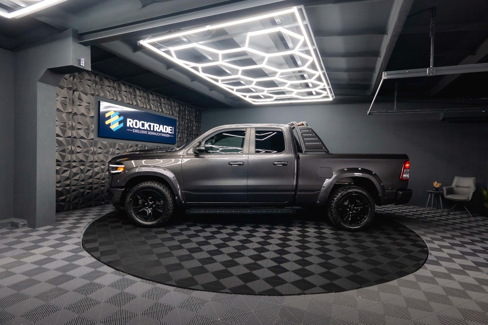 Fahrzeugabbildung Dodge RAM 5.7 V8 HEMI 4x4 OFFROAD Night Limited 19%