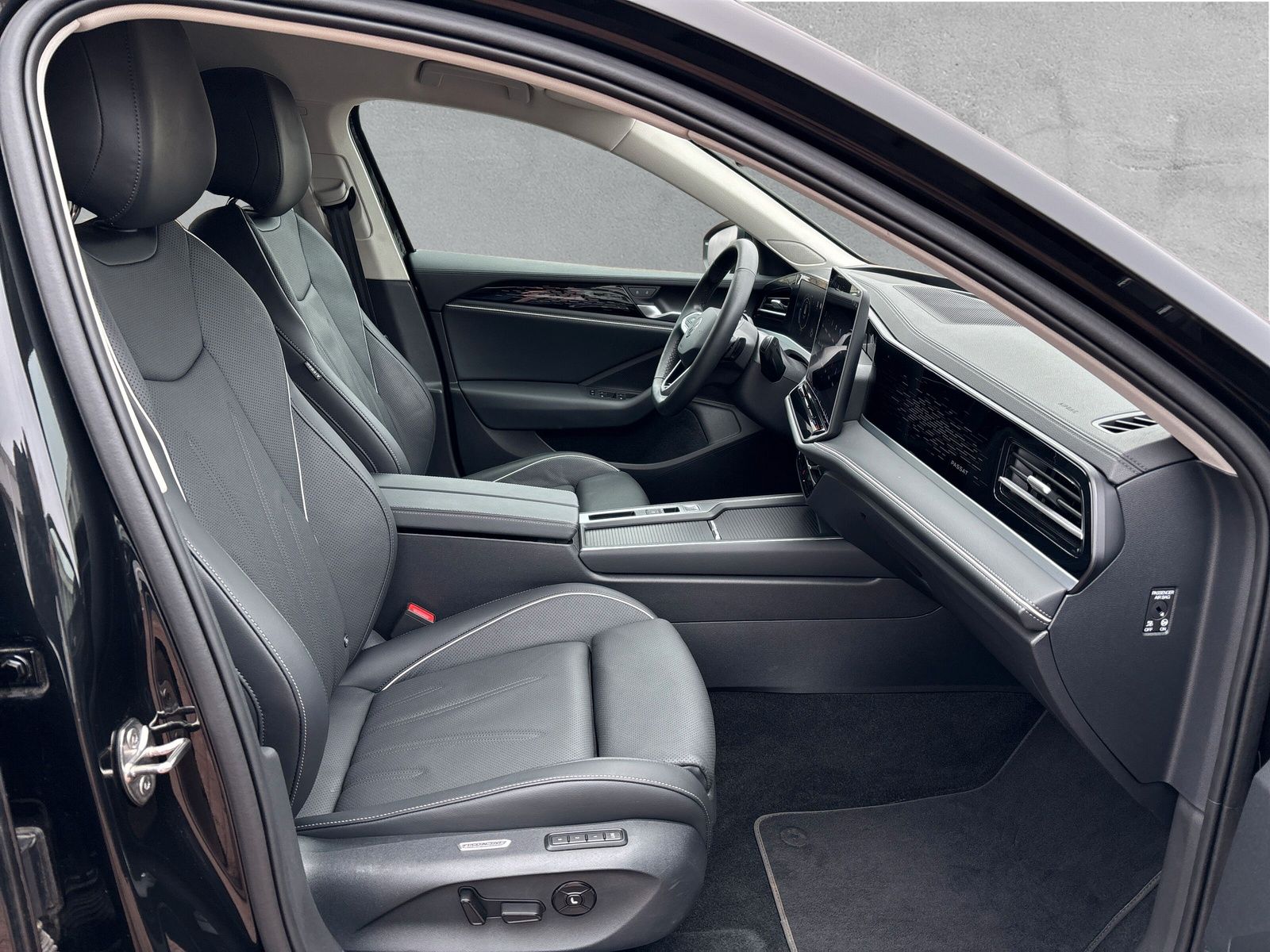 Fahrzeugabbildung Volkswagen Passat Variant 2.0 TDI Business AHK Kamera HuD M