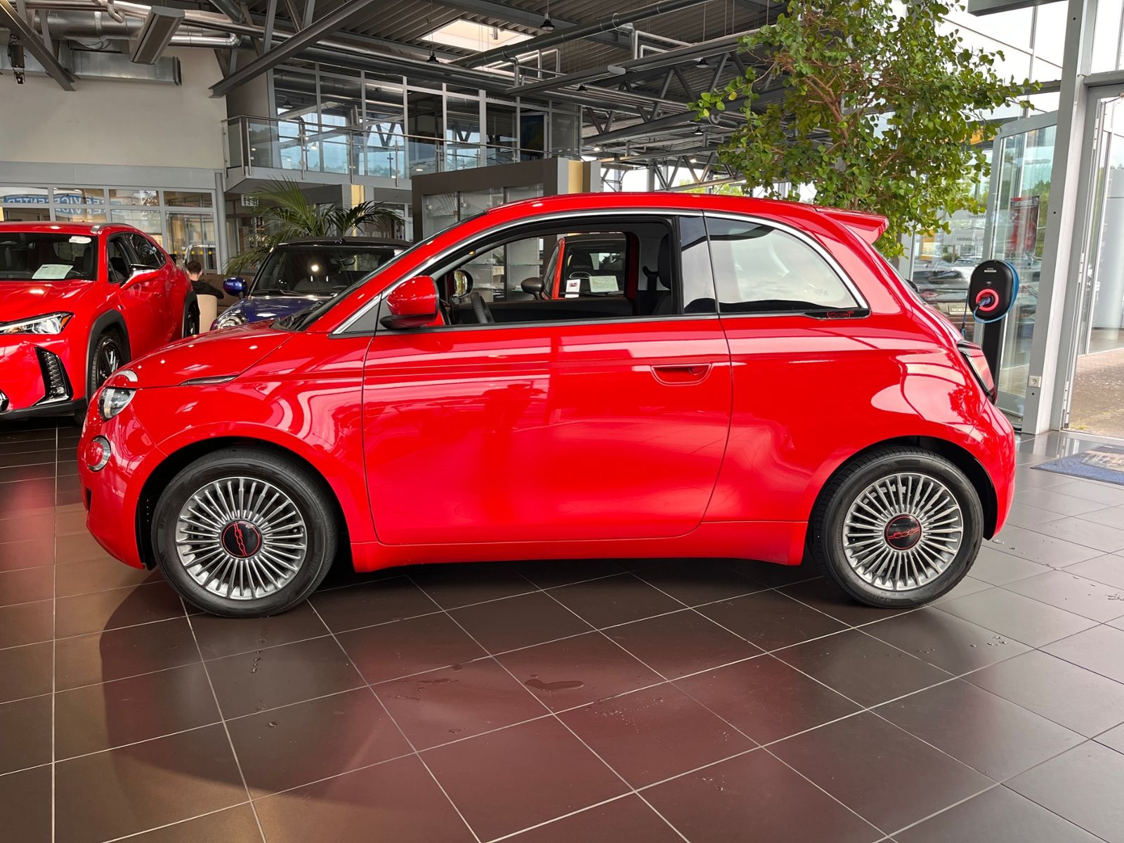 Fahrzeugabbildung Fiat 500e  42 kWh Akku Red NAVI KLIMA