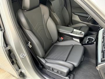 2026 BMW IX1 缩略图 32
