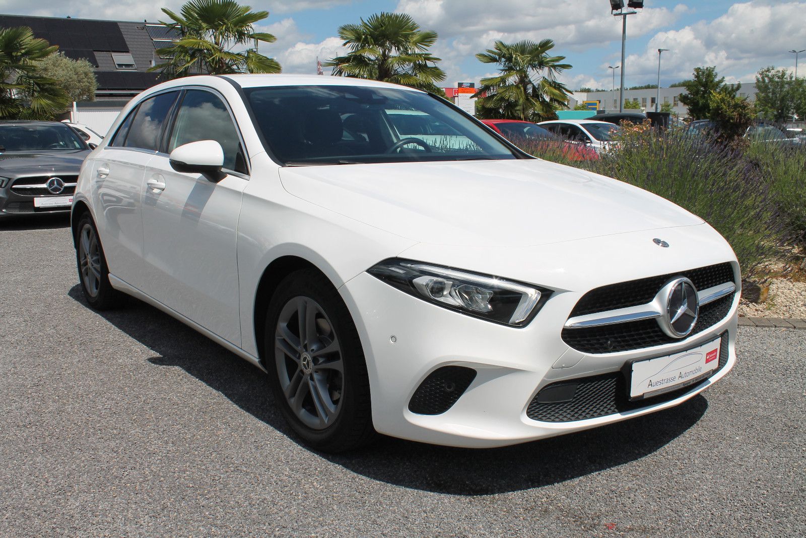 MERCEDES-BENZ A 180, Navi, Kamera, SHZ, PDC, LED, Leder