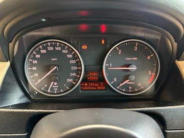 BMW X1 18 d *M-Paket*NAVI*TEMPO*PDC*PANO*