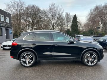 Porsche Cayenne - 8