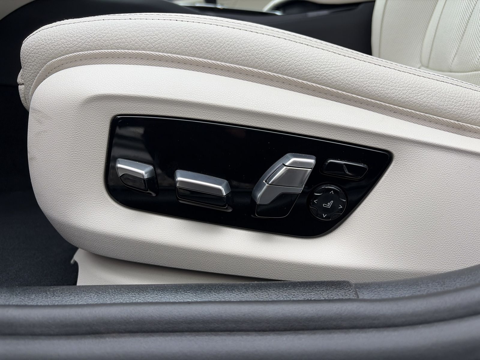 BMW 540i SportLine HeadUp DriAsPl Harman Adapt-Fahr  foto 8