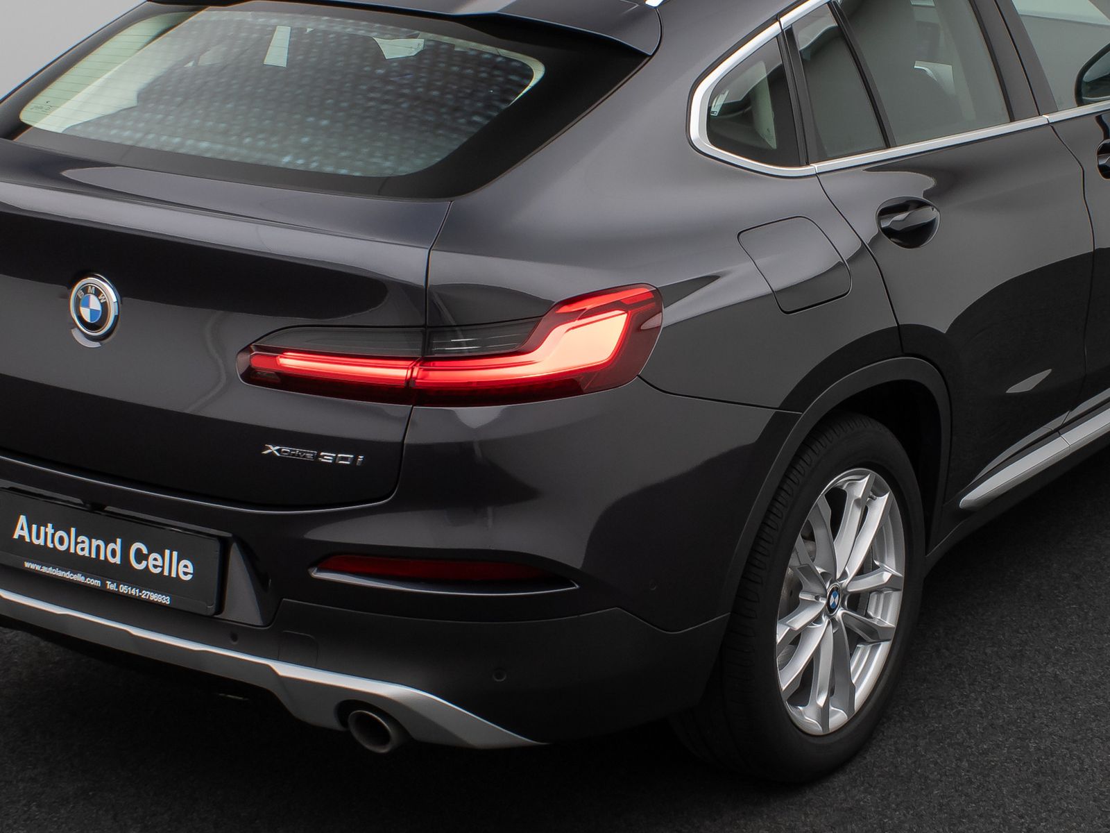 Fahrzeugabbildung BMW X4 xD30i xLine Panorama Kamera HUD HiFi DisplKey