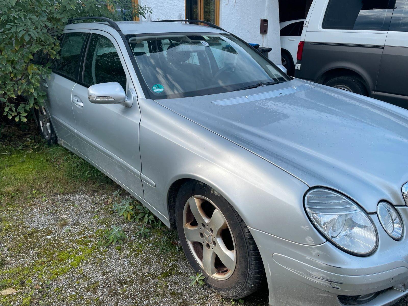 Mercedes-Benz E280 2009 — rear view
