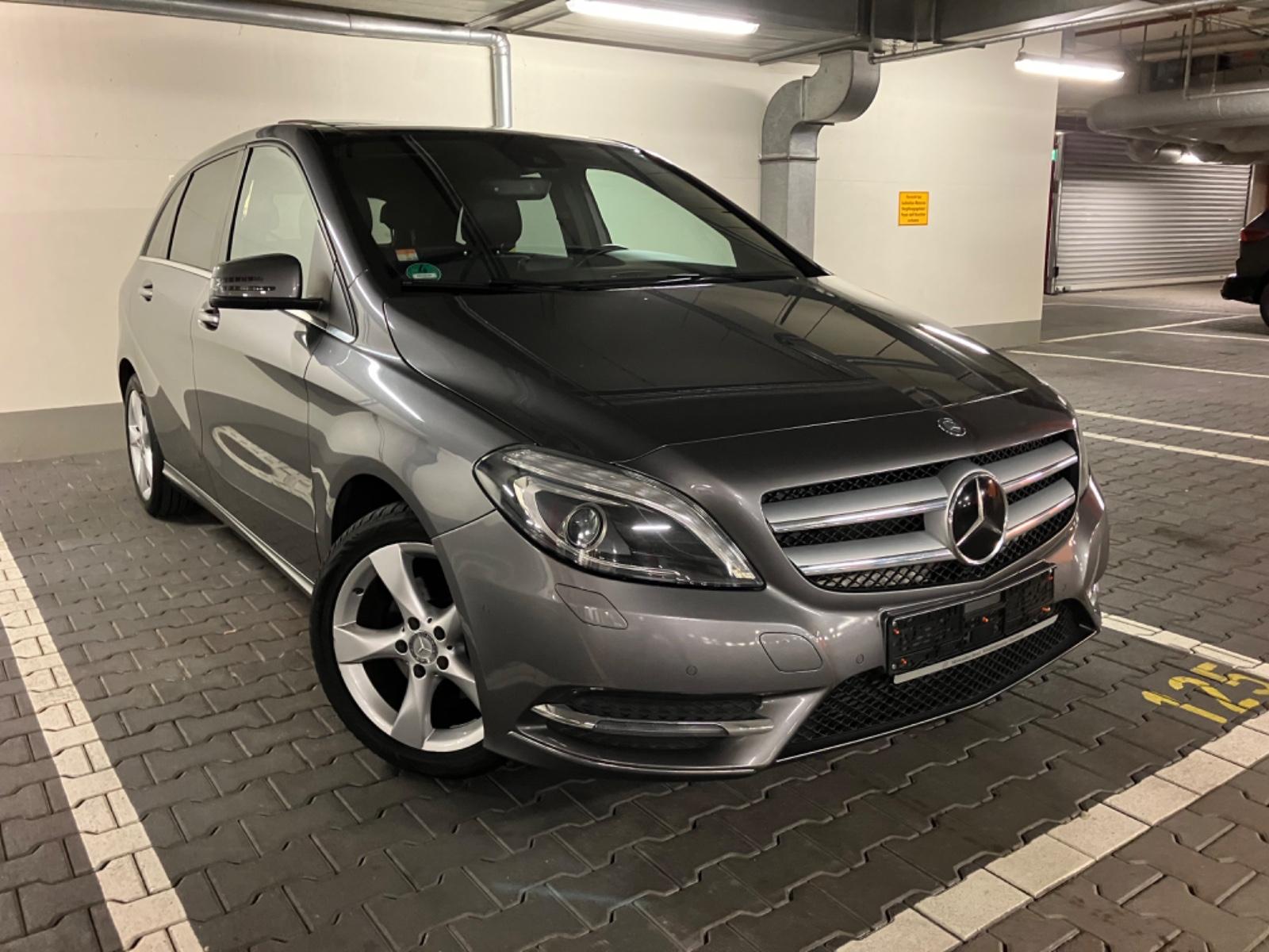 Mercedes-Benz B180 CDI / d Sport-Paket COMAND-LED-RFK-PANO-ACC