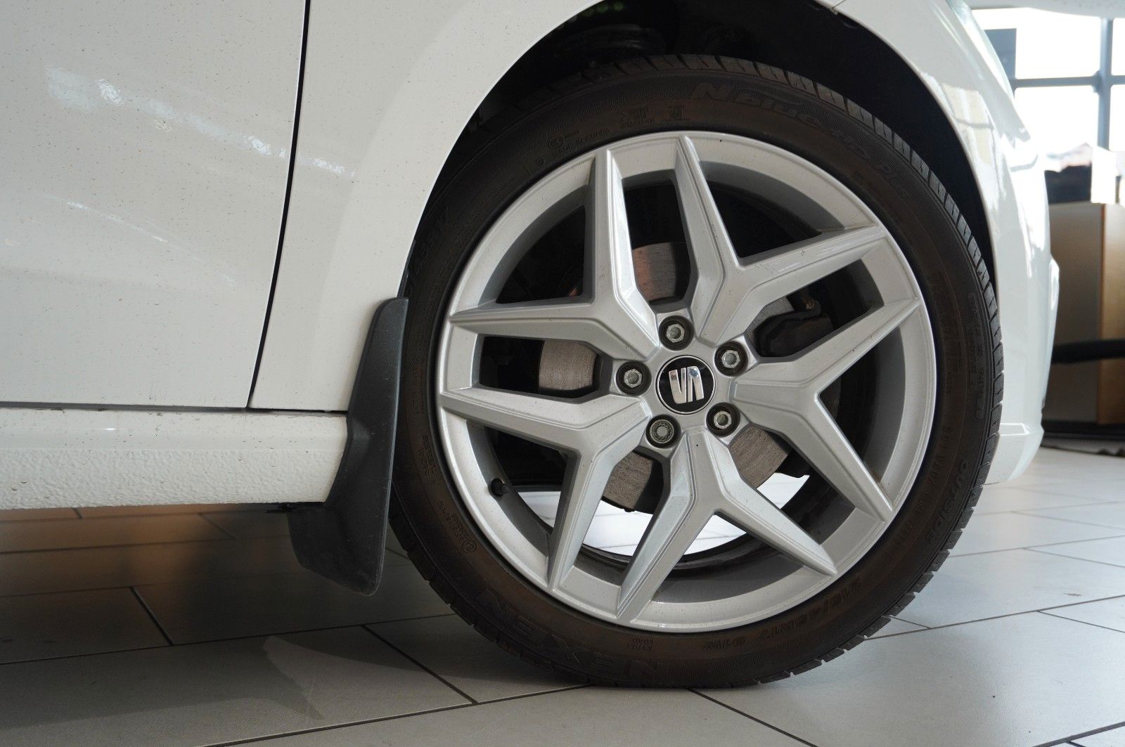 Fahrzeugabbildung SEAT Ibiza 1.0 TSI FR SPORT LED/NAVI/SHZ/PDC/TEMP/17"