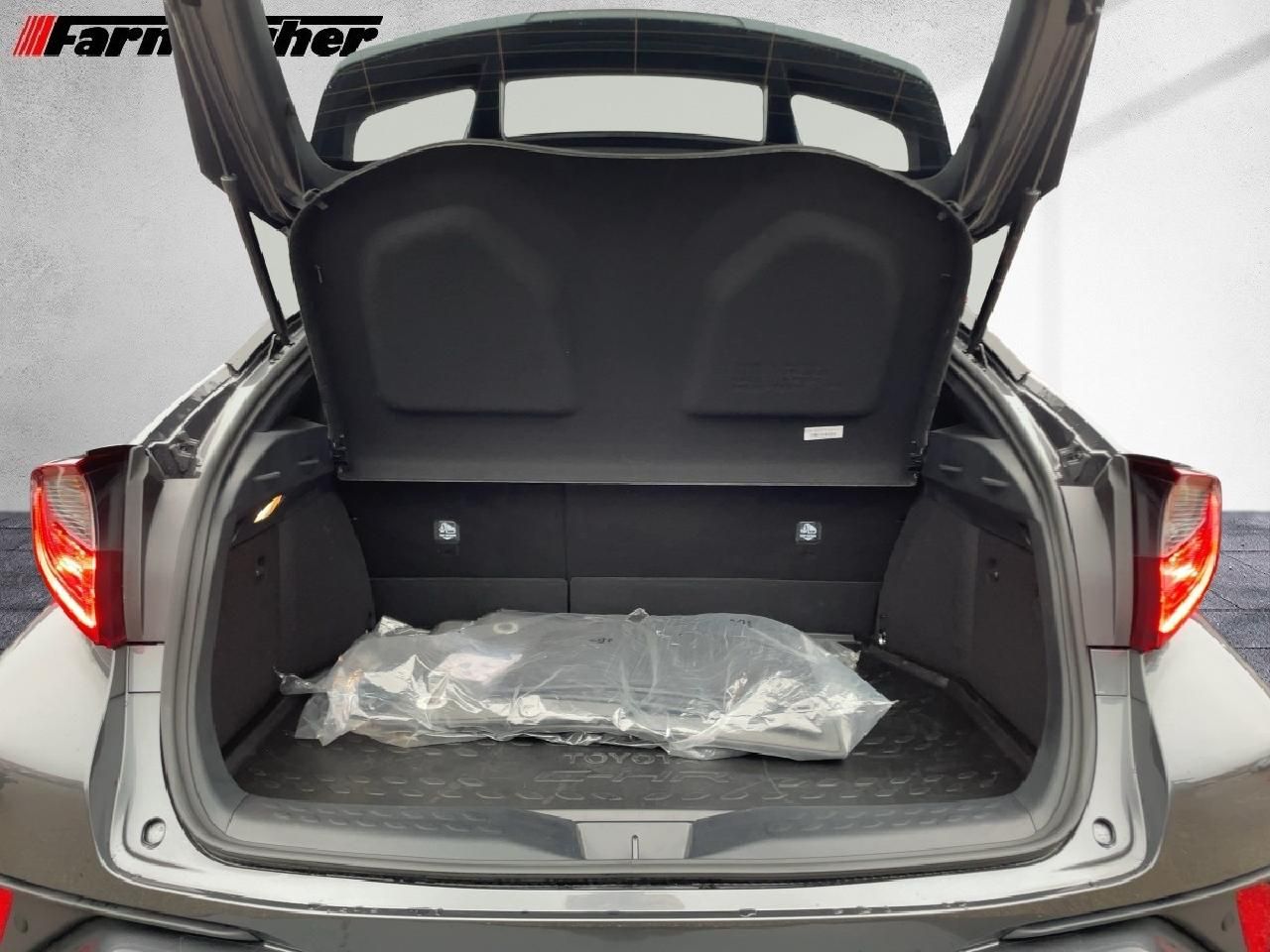 Fahrzeugabbildung Toyota C-HR 2.0 Hybrid Team D + AHK