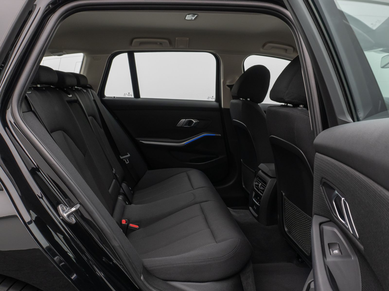 Fahrzeugabbildung BMW 320i CockPit+ DAB PDC LED Lordos Sitzhzg Komfort