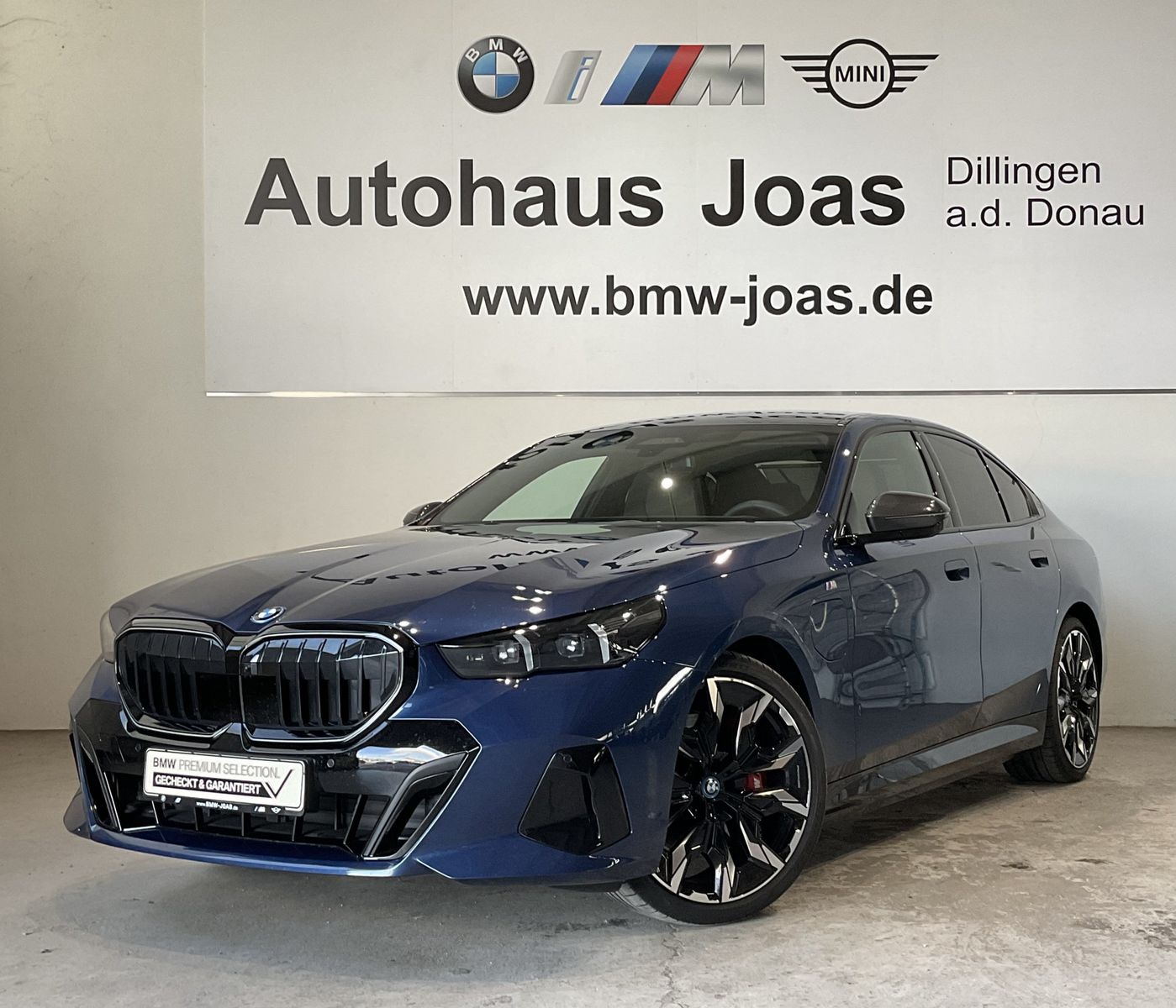 Fahrzeugeinzelansicht 4 Fahrzeugabbildung BMW 550e xDrive Limousine M Sportpaket AHK