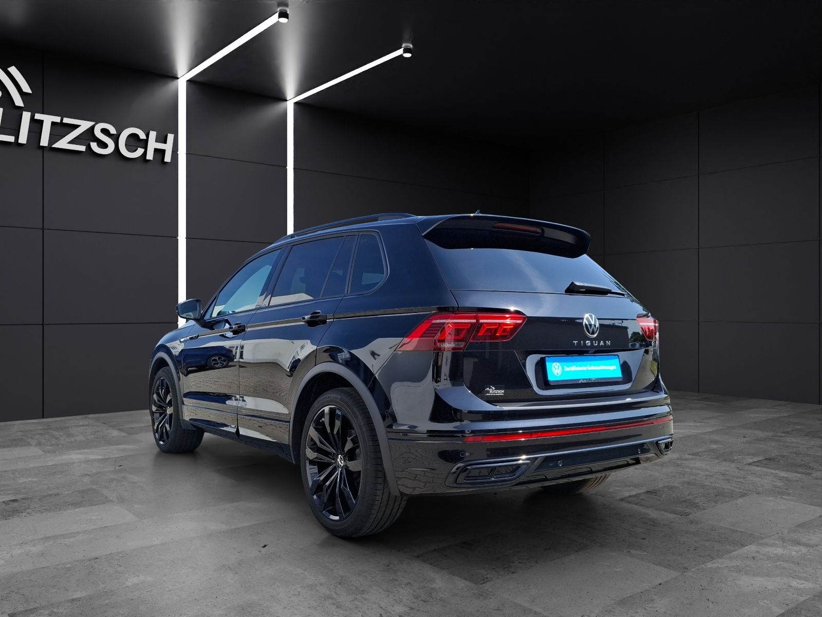 Fahrzeugabbildung Volkswagen Tiguan TDI R-Line DSG STH Matrix AHK Navi AID AC