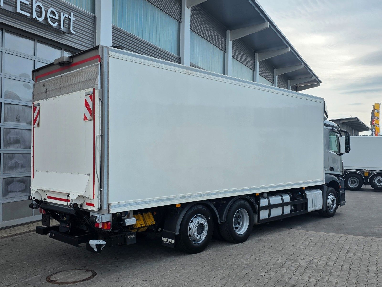 Fahrzeugabbildung Mercedes-Benz Actros 2545 L 6x2 LBW Bär Retarder Xenon AHK