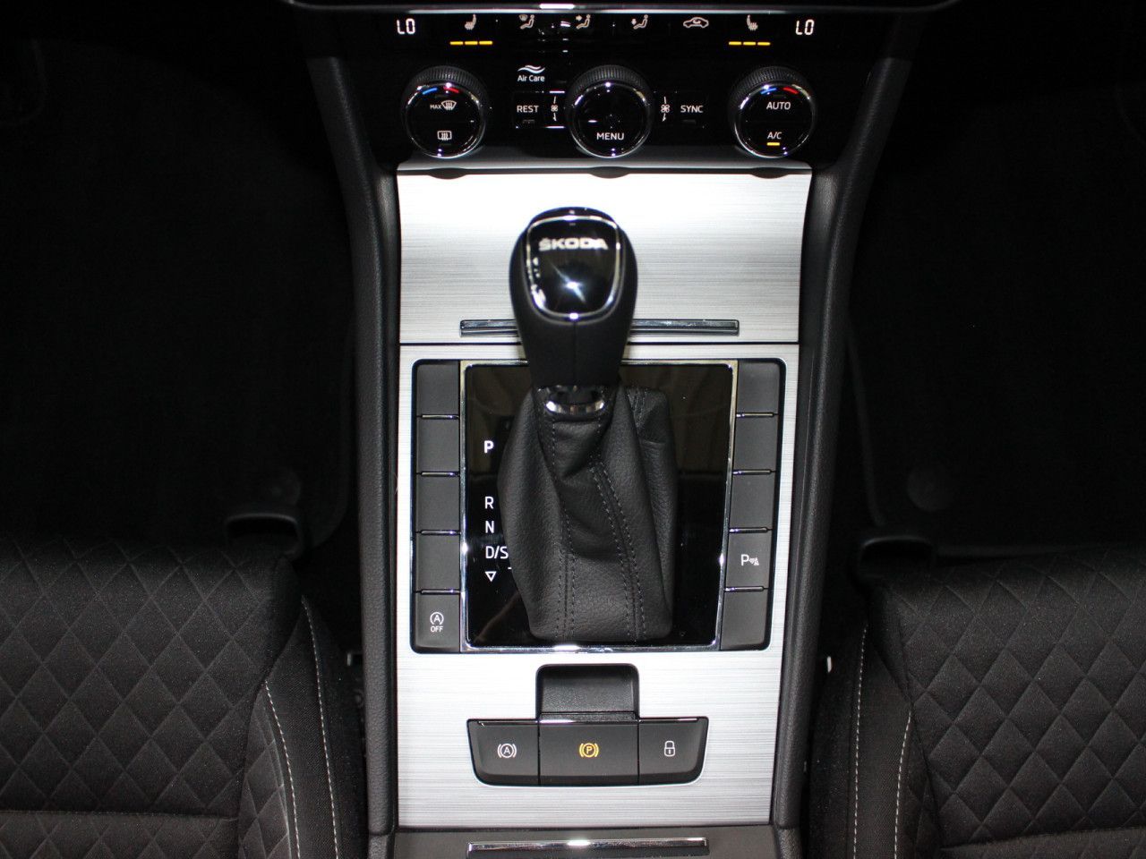 Fahrzeugabbildung SKODA Superb Combi 1.5 TSI ACT Ambition ACC/Navi/PDC