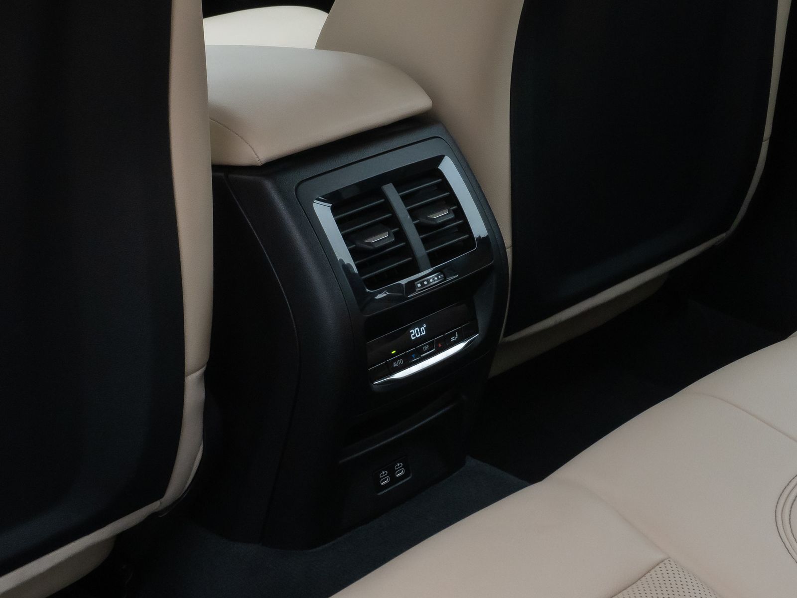 Fahrzeugabbildung BMW X3 xD20d Kamera HUD DAB HiFi Komfort Leder Sport