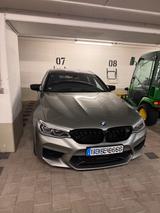BMW M5 Competition xDrive Massage Repair Inclusive - graue BMW M5
