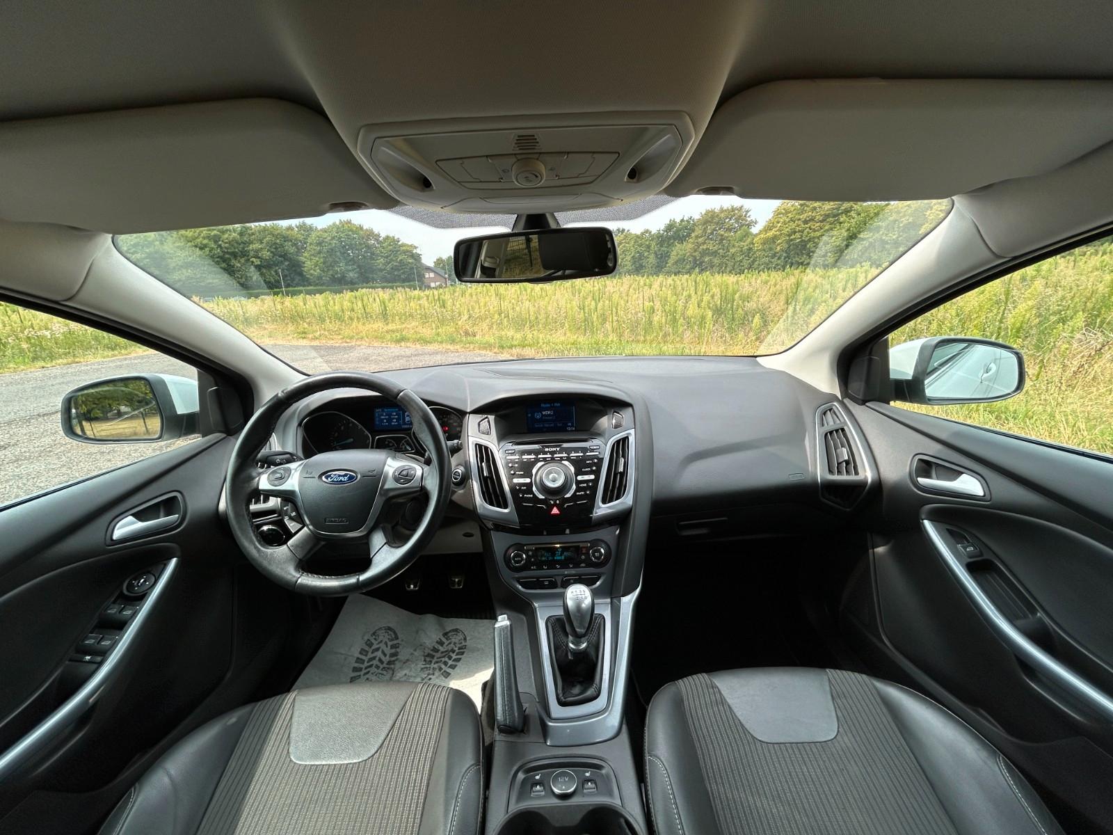 Ford Focus 2013 — photo 21