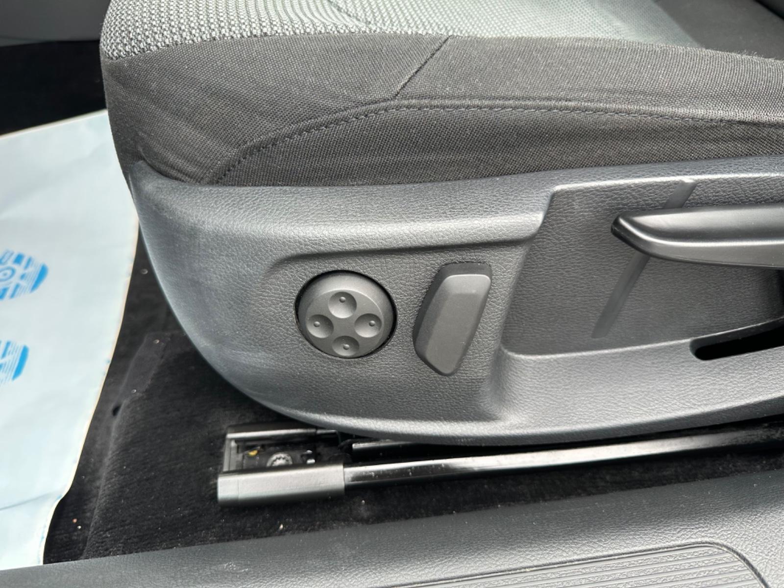 Volkswagen Passat 2012 — photo 20