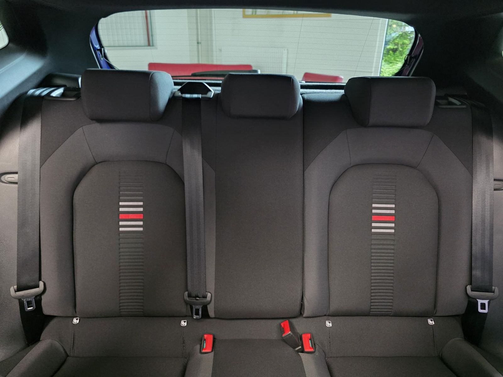 Fahrzeugabbildung SEAT 1.5 TSI FR DSG /Panorama/LED/Carplay/DAB/18"