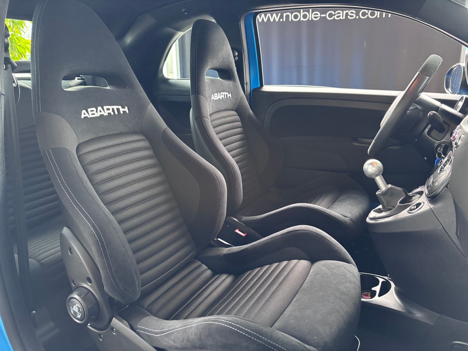 Fahrzeugabbildung Abarth 695 C   BEATS NAVI 17"