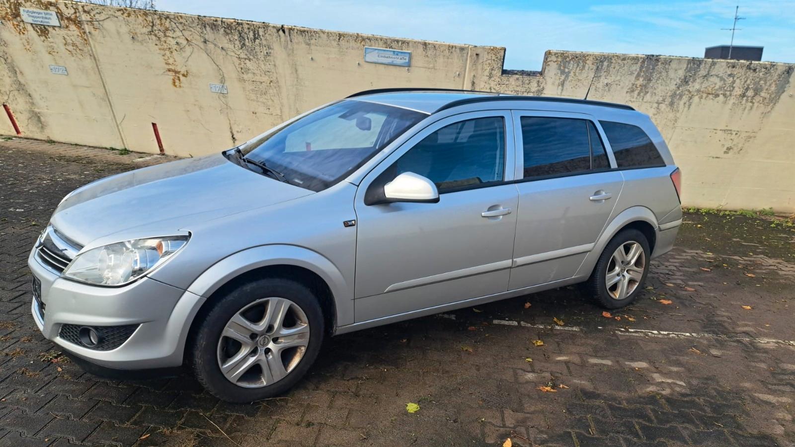 Opel Astra 2010 — engine 1.686 cm³, 110 HP (81kW)