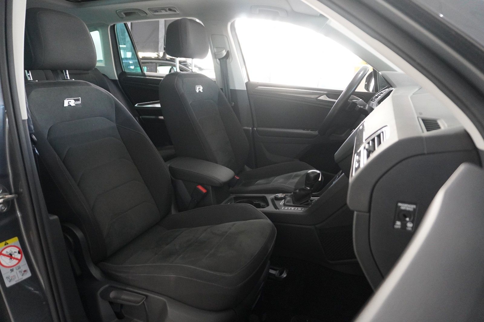 Fahrzeugabbildung Volkswagen Tiguan 2.0 TSI 4MOTION R-LINE NAVI/KAMERA/SH/AHK