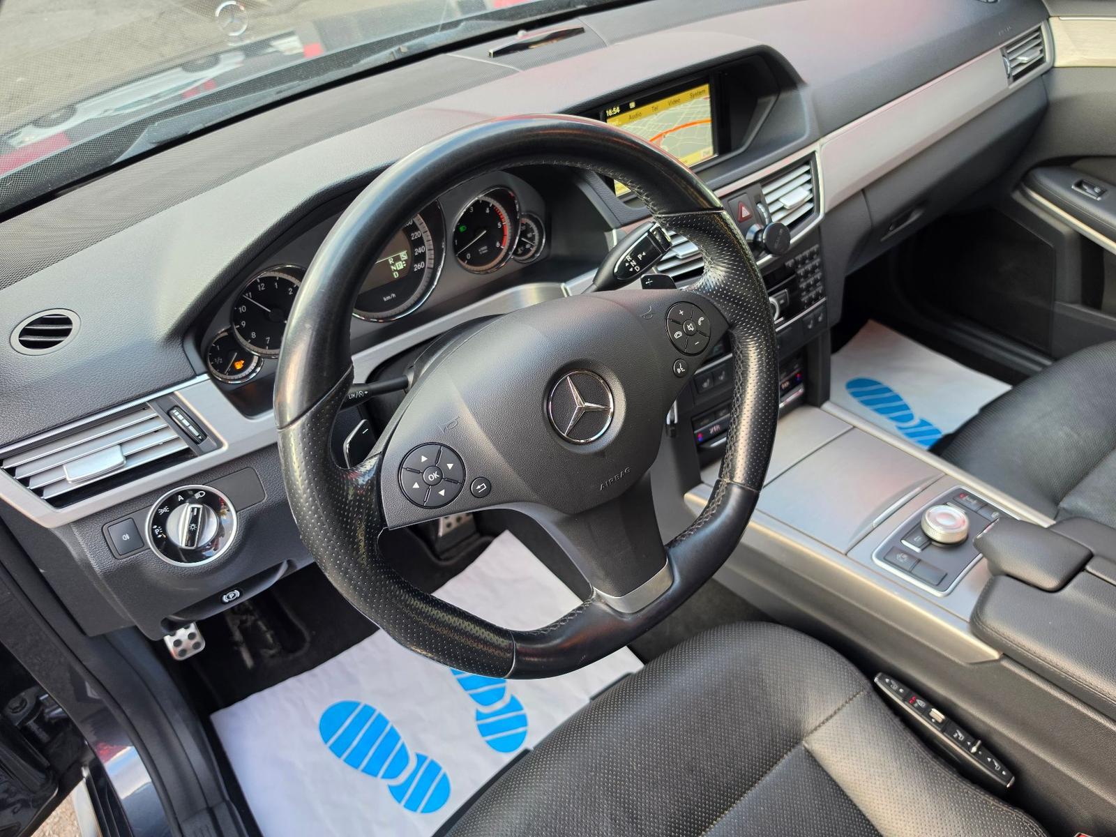 Mercedes-Benz E350 2011 — photo 15