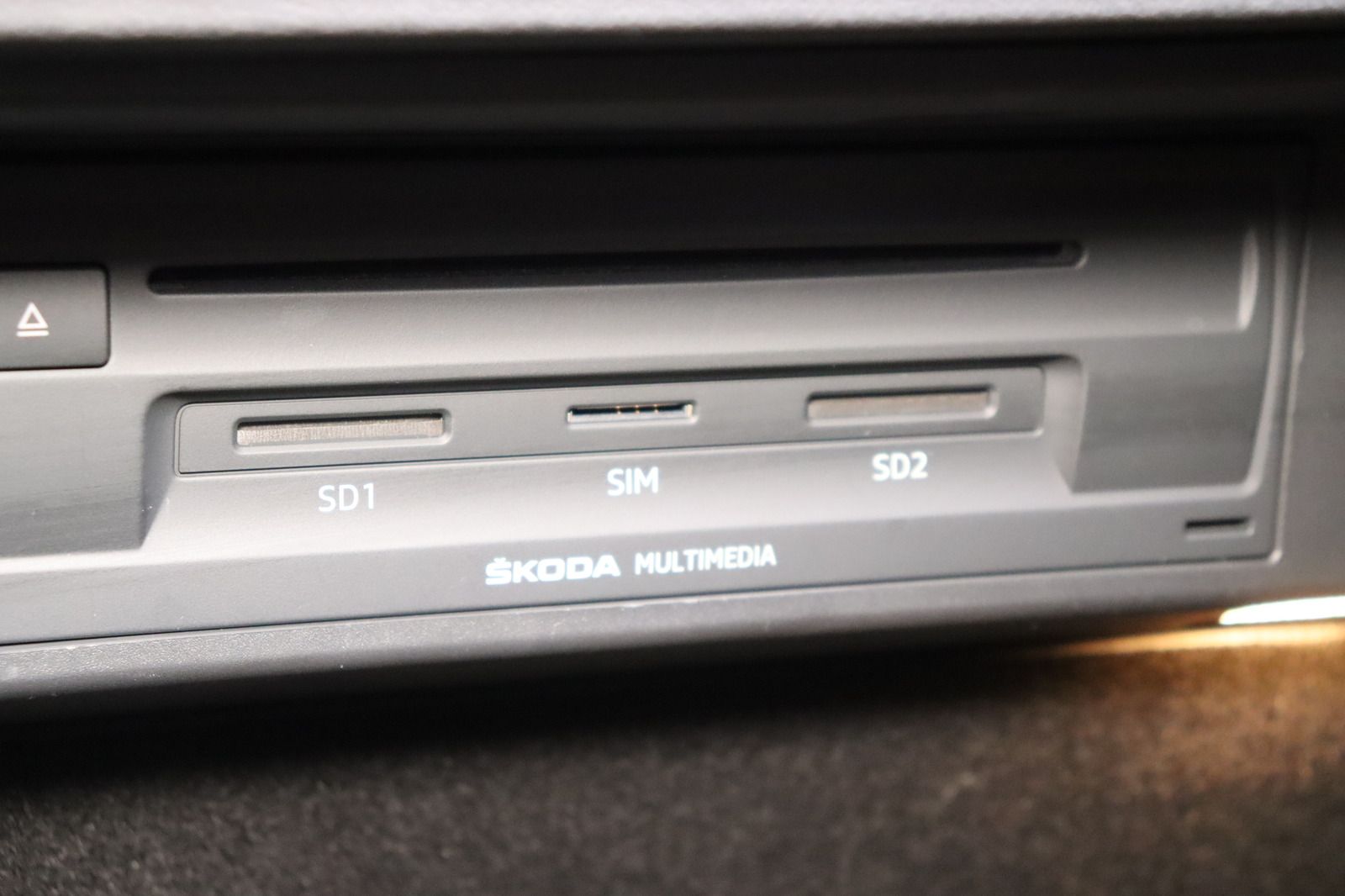 Fahrzeugabbildung SKODA Karoq 4x4 Memory * Navi * DSG * LED * AHK