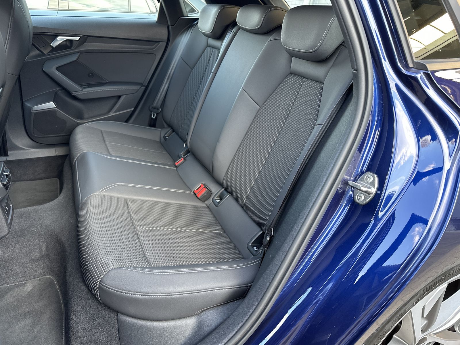 Fahrzeugabbildung Audi A3 SpB 35 TFSI S-Line NAV+LED+B&O+KAM+19ZO+VCOCK