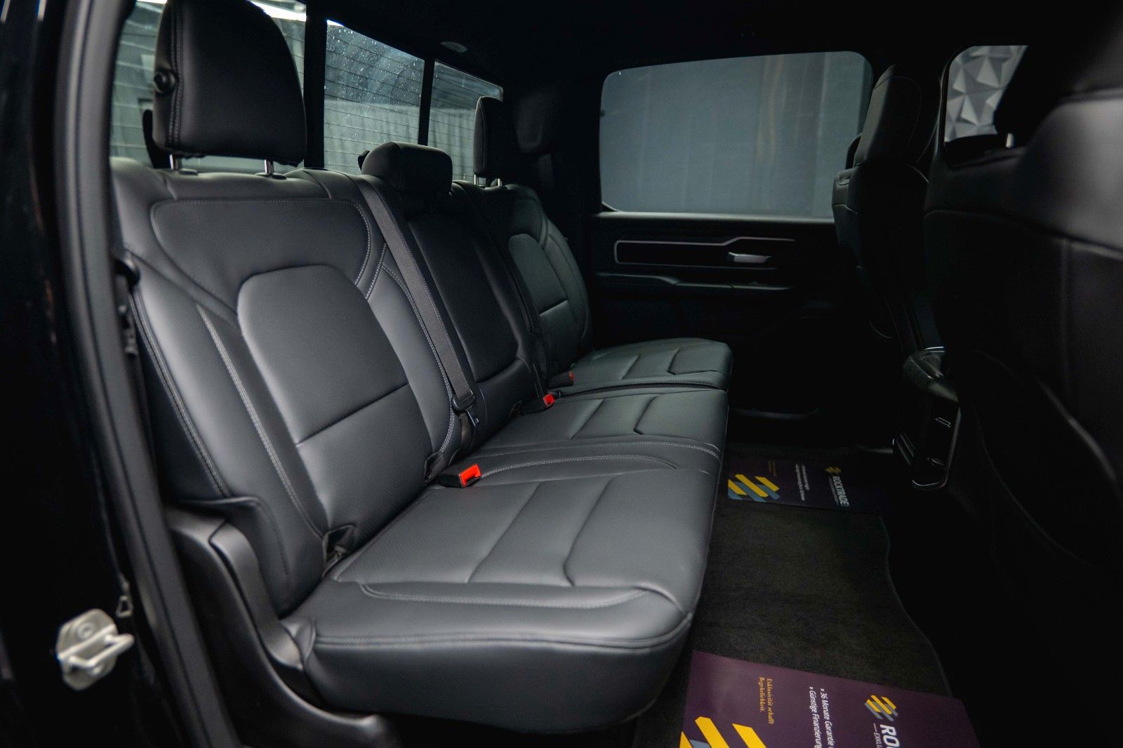 Fahrzeugabbildung Dodge RAM 5.7 V8 HEMI 4x4 OFFROAD Night-Paket *LED*19%