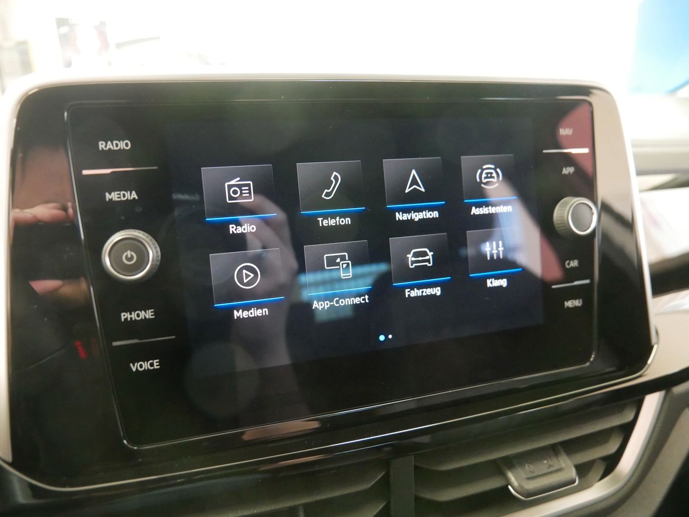 Fahrzeugabbildung Volkswagen T-Roc 1.5 TSI R-Line DSG Kamera ACC LED SHZ+LHZ