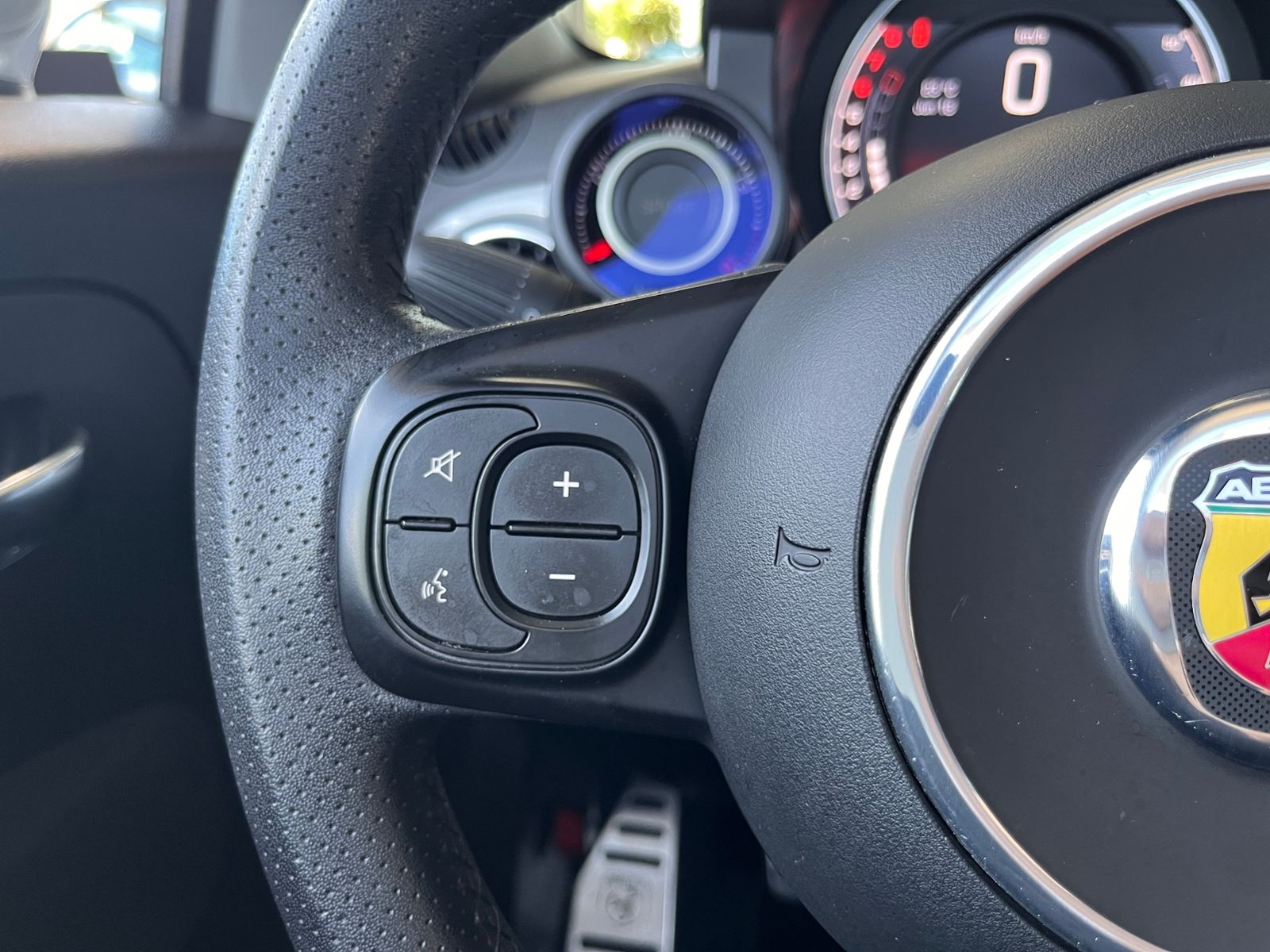 Fahrzeugabbildung Abarth 595C  1.4 T-Jet NAVI ALU