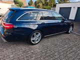 Mercedes-Benz Mercedes E klasse 220d mit Garantie - Mercedes-Benz E 220 mit Diesel-Antrieb: Blau