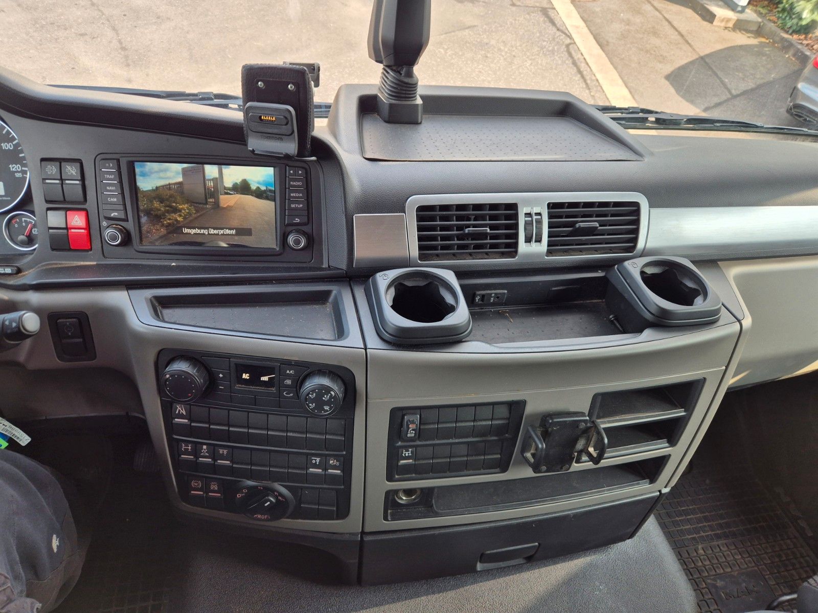 Fahrzeugabbildung MAN TGS 26.420 6x2-4 LL Hiab 177K PRO 2 Stück