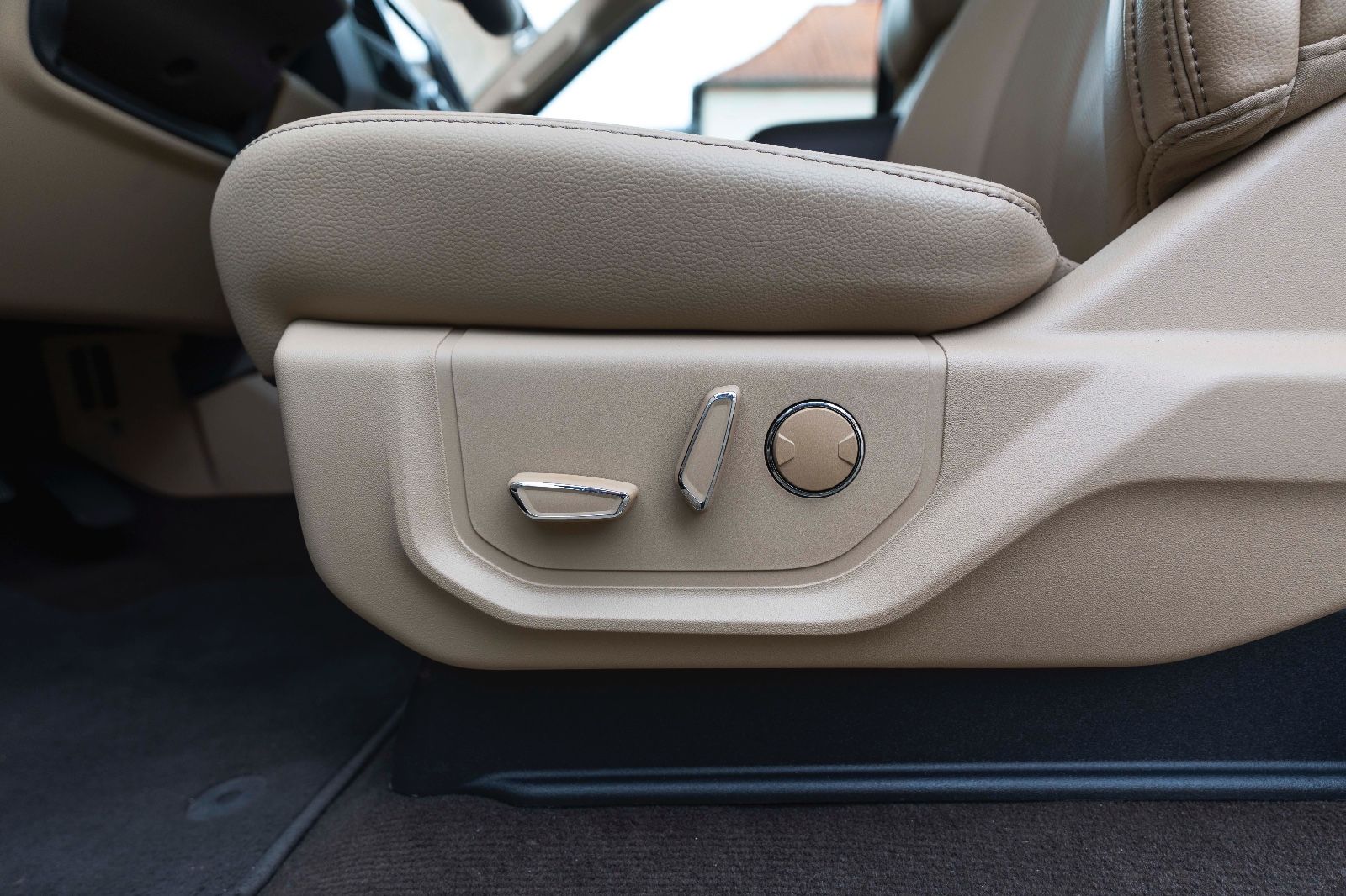 Fahrzeugabbildung Ford F 150 LARIAT 5.0L B&O AHK TOTW 360° PANO SHZ/K