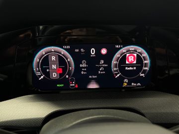 Volkswagen Golf VIII Variant 1.5 eTSI R-Line AHK*Pano*LED