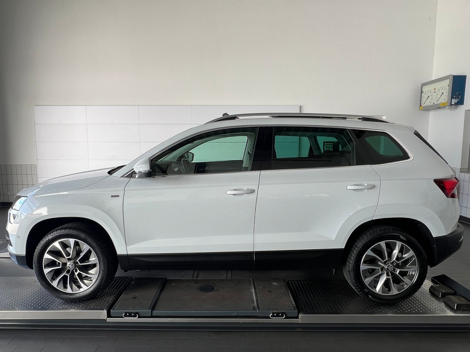 Fahrzeugabbildung SKODA Karoq Clever 1.5 TSI DSG *LED,Pano,Navi,Kamera,1