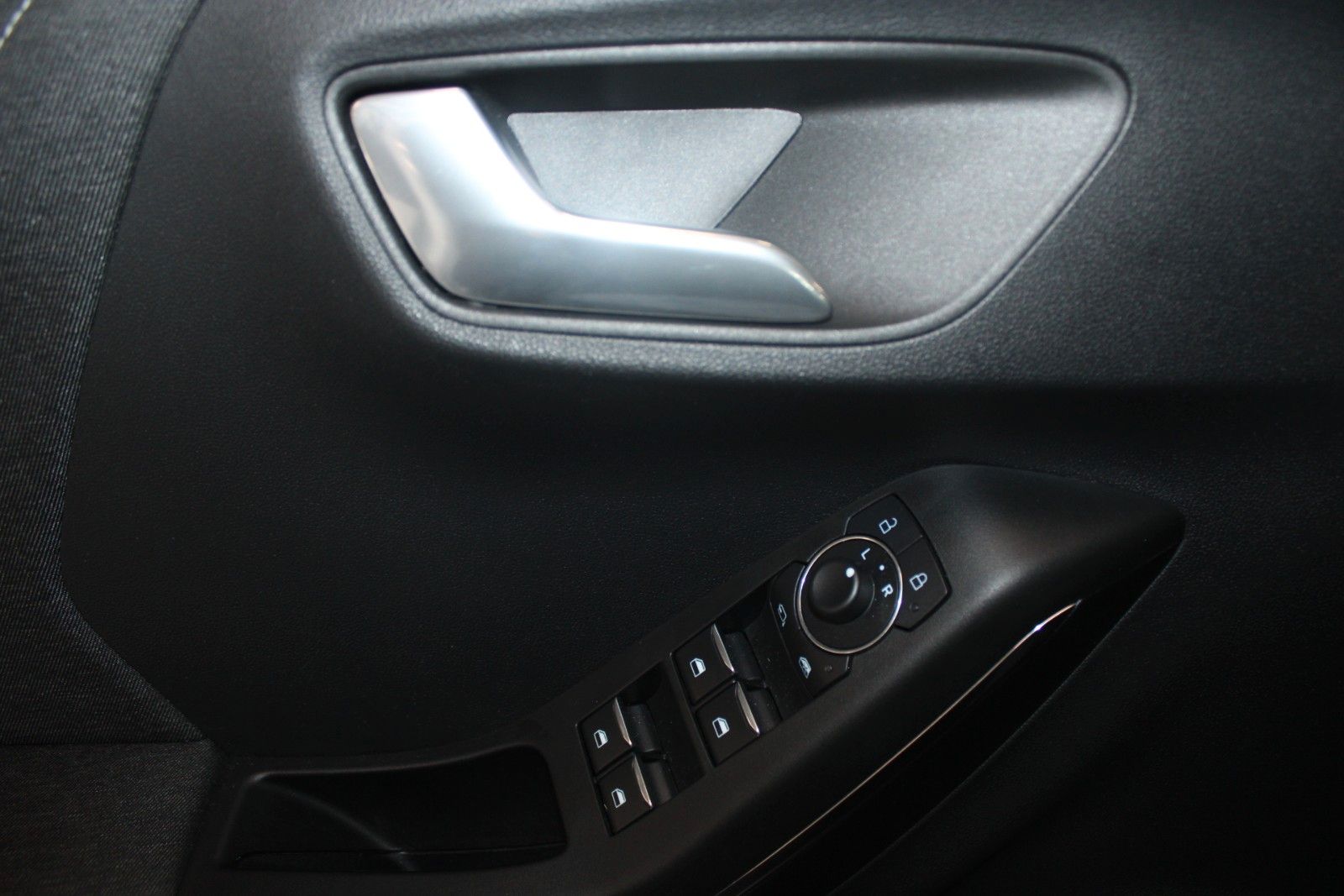 Fahrzeugabbildung Ford Puma MHEV Titanium LED Sicherheits + Winter Pak.