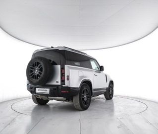 Land-Rover Defender - 2
