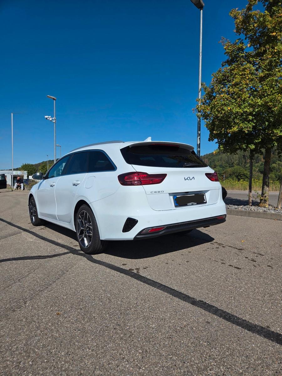 Kia cee'd Sportswagon 1.5 T-GDI DCT Vision Sport...