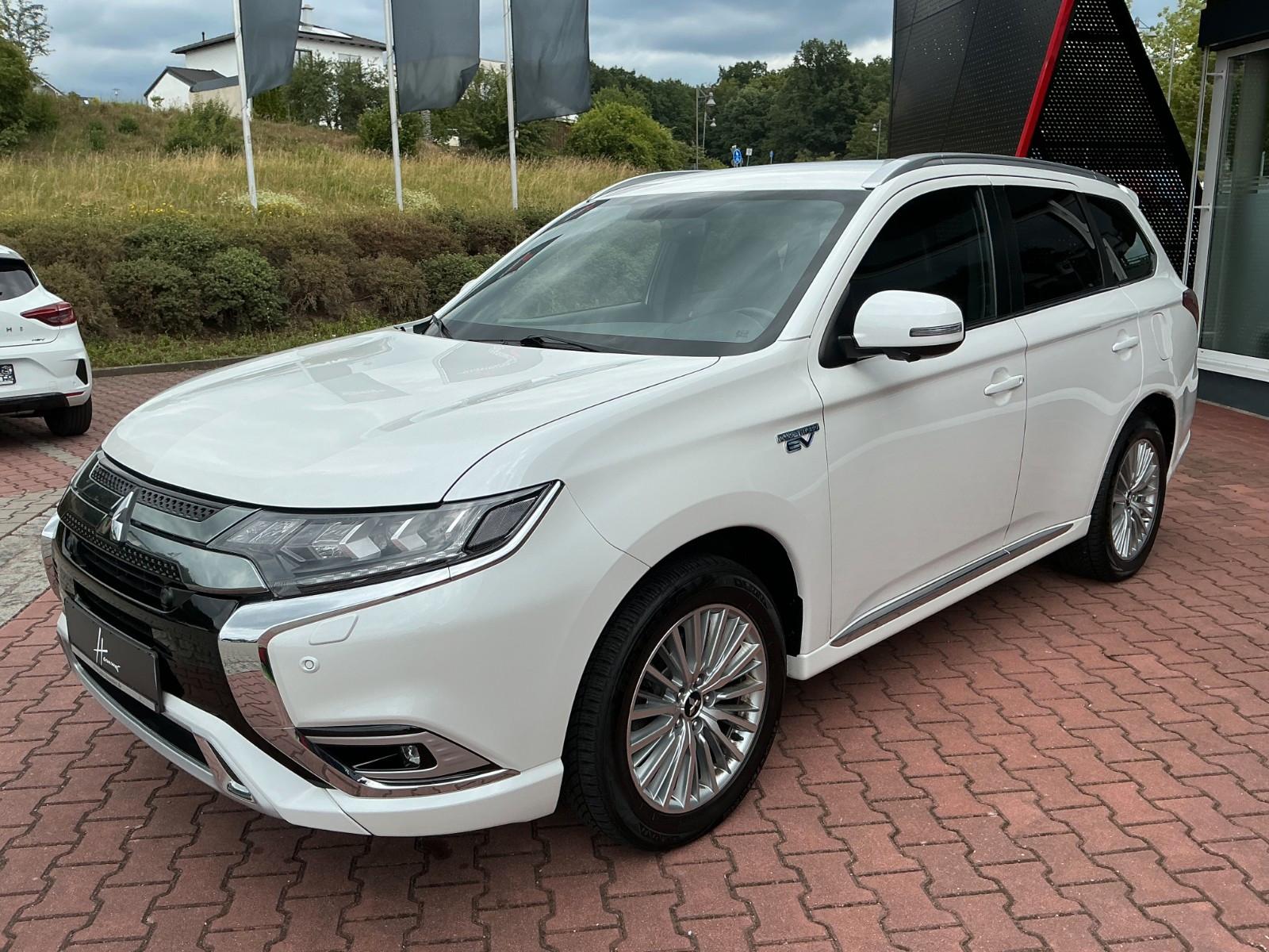 Mitsubishi PHEV Outlander 2.4 PLUS SPIRIT//4WD//Bi-LED
