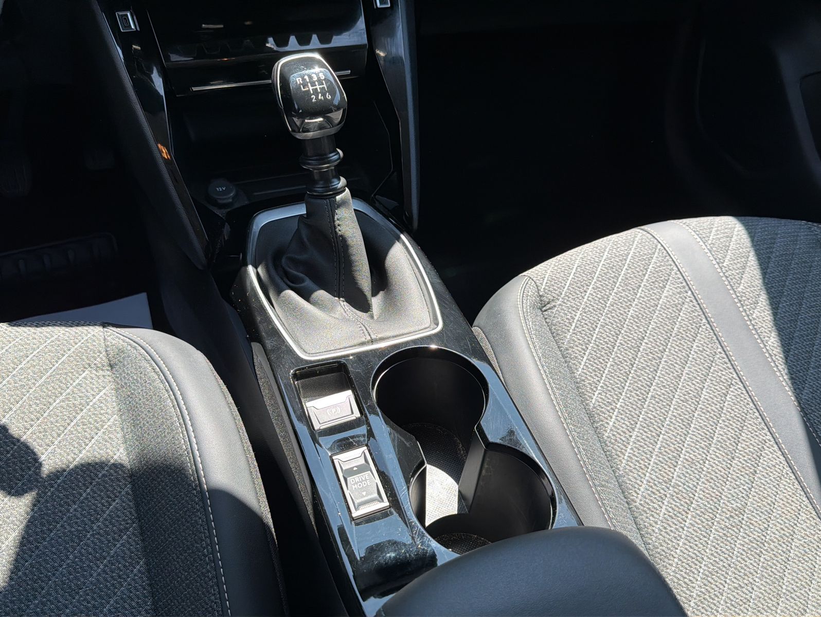 Fahrzeugabbildung Peugeot 208 101 Allure - Tempomat
