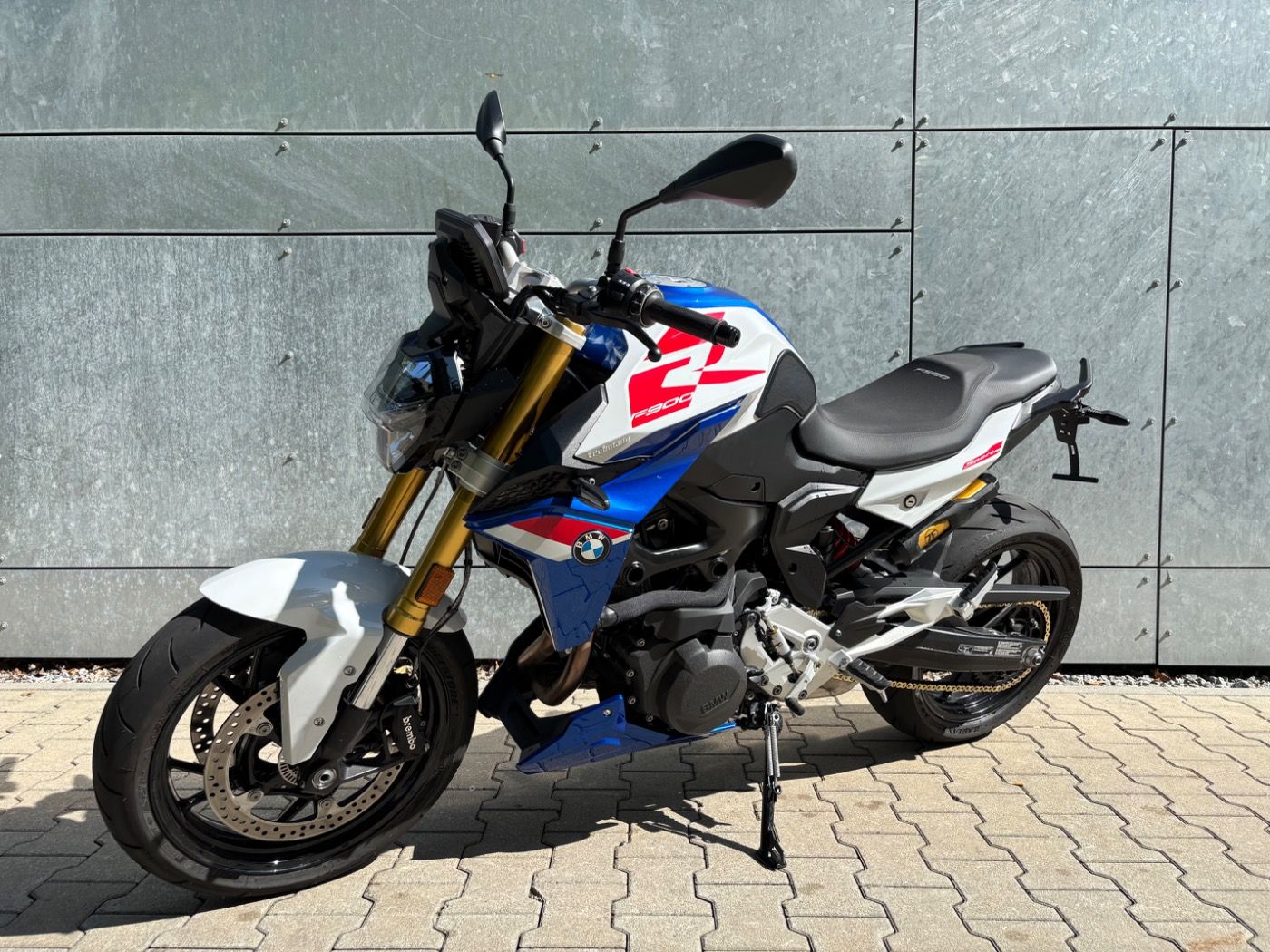 Fahrzeugabbildung BMW F 900 R Sport kurzer Kennzeichenhalter