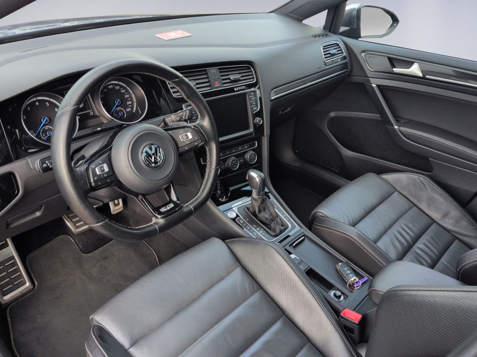 Golf VII R 2.0TSI DSG LEDER+PANO+NAV+SHZ+DCC+RFK