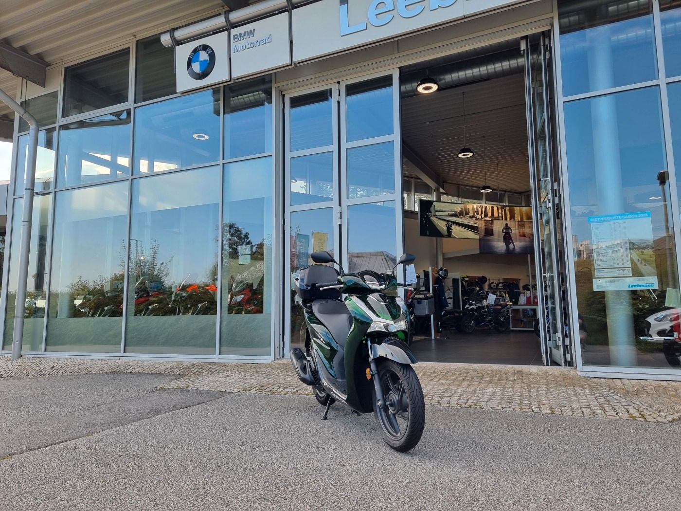 Fahrzeugabbildung Honda SH 125 i inklusive Smart-Topcase