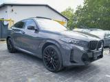 BMW X6 M60 xDrive ACC MEM PANO HUD 360 CAM SHZG - BMW X6 M60 mit Schiebedach