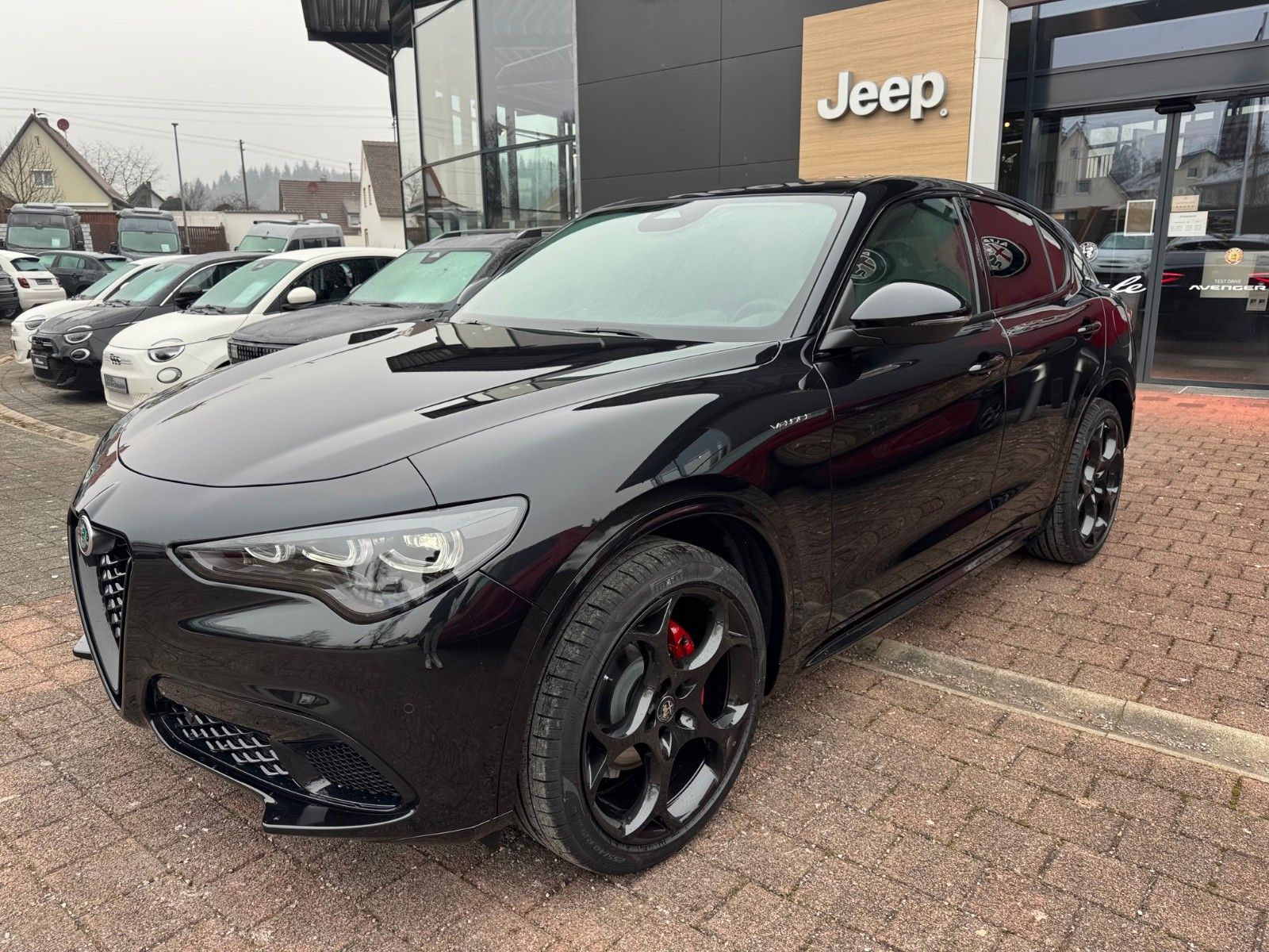 Fahrzeugabbildung Alfa Romeo Stelvio VELOCE 280 PS AT8 - Q4 AHK PANORAMA