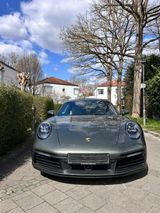 Porsche 992 Carrera 4S Coupé  - Porsche 992: Grün